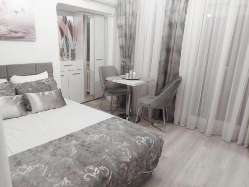 Letto o letti in una camera di City lux square apartment Skopje