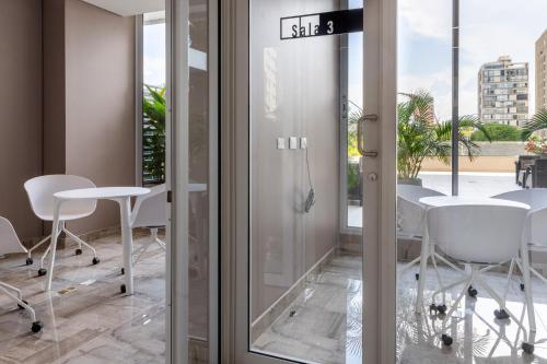 a glass door leading into a room with a table and chairs at Distrito 90 in Barranquilla