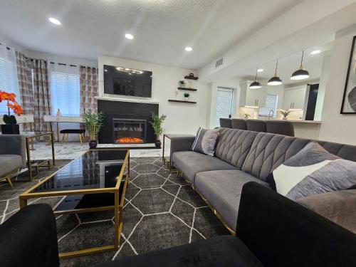 Imagem da galeria de Duplex walk To Lake Eola Orlando Sleeps 8 - Monthly Stays em Orlando