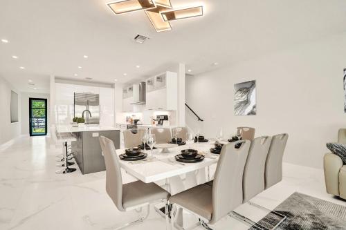 Φωτογραφία από το άλμπουμ του Luxury Paradise walk to Las Olas -5 mins to Beach σε Fort Lauderdale
