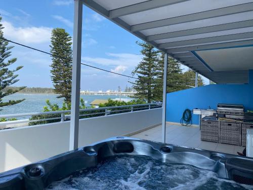 Μπαλκόνι ή βεράντα στο Lakeview luxury apartment