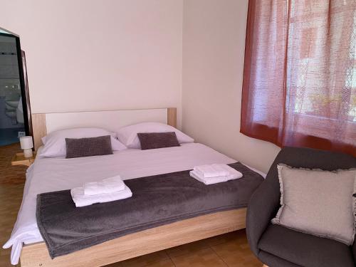 Postel nebo postele na pokoji v ubytování Hřensko 27 Apartmány