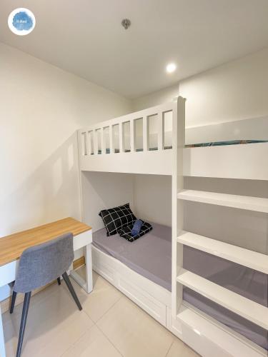 Gambar di galeri bagi It Dust Homestay 2 - The Wooden Apartment di Hanoi