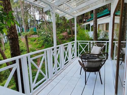 Zahrada ubytování Kasauli Hills Resort