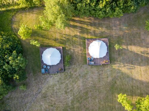 an overhead view of two tents in the grass at Pühajõe Holiday Park in Pühajõe
