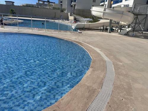 Bazén v ubytovaní App. Meeres Blick Eşin Golf Resort alebo v jeho blízkosti