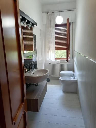 a bathroom with a sink and a toilet at B&b Villaggio Sole in Sulmona