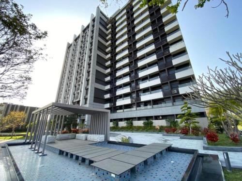 a large apartment building with a bench in front of it at 楓葉閣溫泉會館Hot Spring Hotel in Hsin-hsing