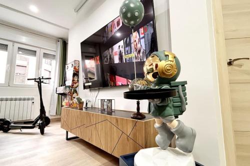 LUJO 10 pax Proyector, Maquina Arcade y Patinetes