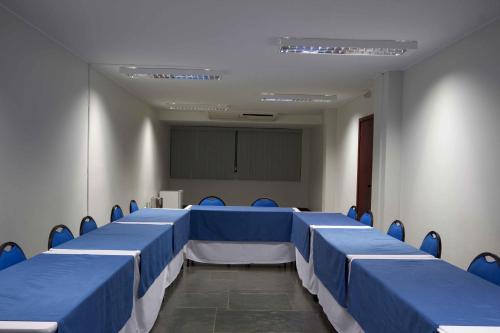 a conference room with blue tables and blue chairs at Bristol Exceler Campo Grande in Campo Grande
