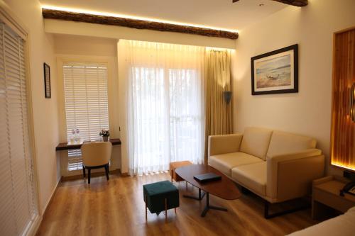 Posezení v ubytování Kasauli Hills Resort