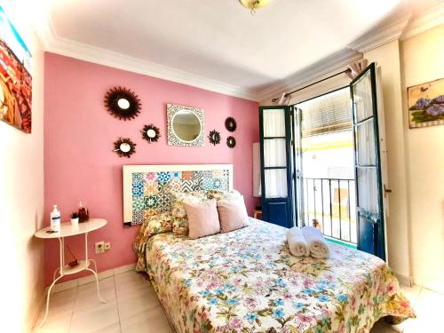 Budget and cute rooms with balcony Sevilla center
