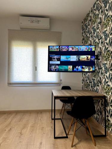 En tv och/eller ett underhållningssystem på Nicolosi Apartment