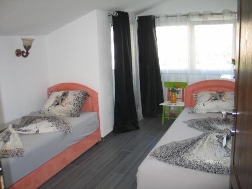 Postel nebo postele na pokoji v ubytování Guest House Dena