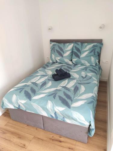 Llit o llits en una habitació de Apartament z basenem Sarbinowo