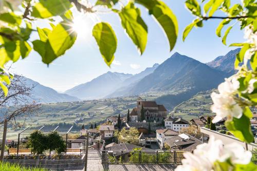 Ein allgemeiner Bergblick oder ein Berglick von des Hotels aus
