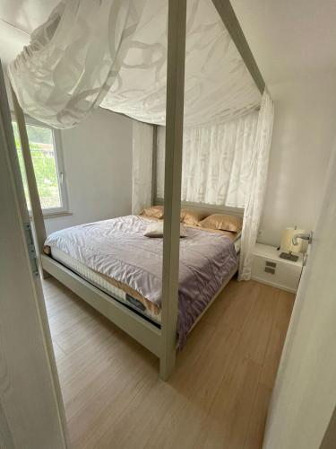 Postel nebo postele na pokoji v ubytování Townhouse Rustik Portoroz