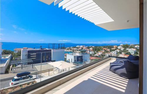 a view of the ocean from the balcony of a house at Vila Del Sol in Lun