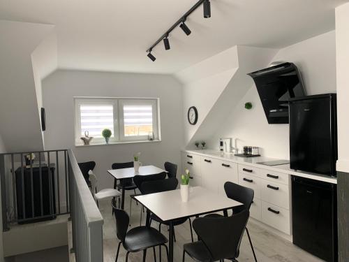 a kitchen and dining room with tables and chairs at MAŁY PORT-Iława - Jezioro - Plaża - Marina priv - 5 pokoi VIP - czysto na 10 in Iława