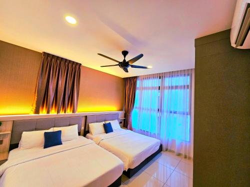 Ένα ή περισσότερα κρεβάτια σε δωμάτιο στο Atlantis Residence Waterpark Executive Suites Melaka By GGM