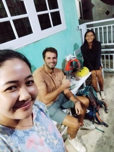 a man and two women sitting in a room at Nio Homestay and Tour in Licin