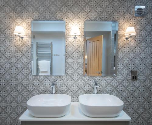 Ένα μπάνιο στο Rowton Hall Hotel and Spa