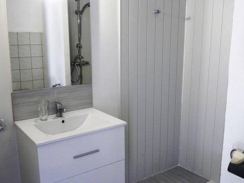 a white bathroom with a sink and a shower at Villa del Ré 6 in La Flotte