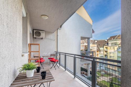 Two bedrooms apartment with free garage in the downtown 1094 Budapest, 2 Ferenc tér kép - 3