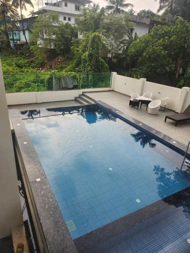 Πισίνα στο ή κοντά στο Calangute Heights Luxurious Suite Apartment Forest View