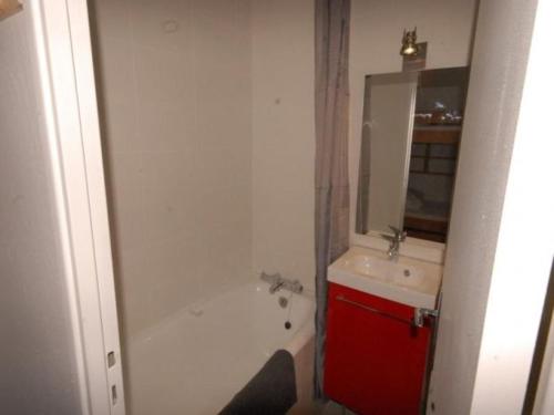 a bathroom with a bath tub and a sink at GOURETTE PIED DES PISTES in Eaux-Bonnes