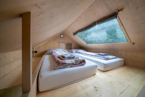 two beds in a tiny house with a window at Obytný posed Šach in Dačice