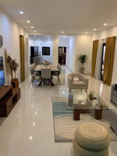 Μια τηλεόραση ή/και κέντρο ψυχαγωγίας στο Villa moderne securisee 24H sur 7J