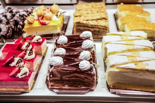 a display of different types of cakes and pastries at Pension Café Maier in Golling an der Salzach