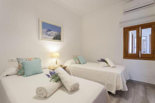 En eller flere senge i et værelse på Sa Marina 7A