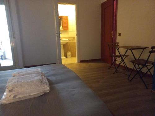 a bedroom with a bed with two towels on it at Alba Marina e Tramonti Etnei in Riposto