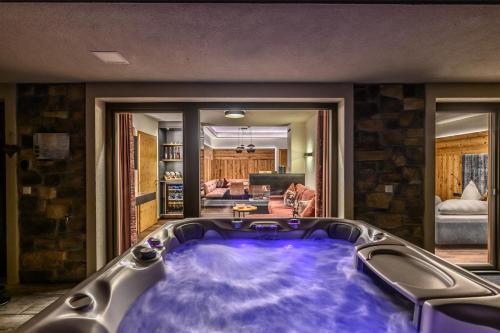 a jacuzzi tub in a living room at Chalets & Apartments Wachterhof in Kaltenbach