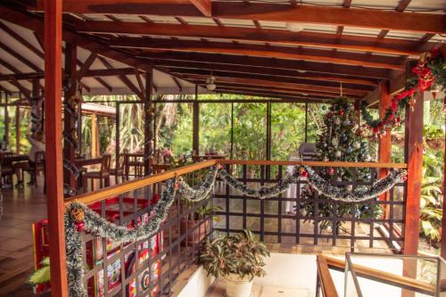 a porch with christmas garland and christmas decorations at Hotel Colinas del Sol in Atenas