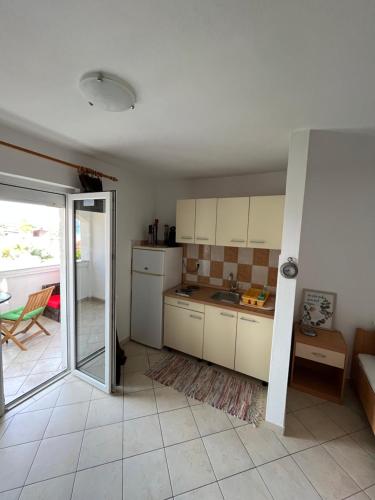Dapur atau dapur kecil di Apartments Edina