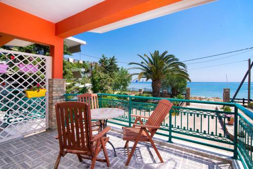 Gallery image of Castaway Suites - Studios Christos in Limenaria