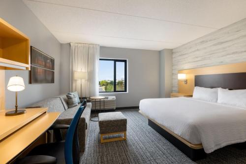 a hotel room with a bed and a desk at TownePlace Suites by Marriott Harrisburg West/Mechanicsburg in Mechanicsburg