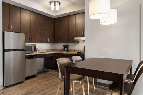 a kitchen and dining room with a table and chairs at TownePlace Suites by Marriott Harrisburg West/Mechanicsburg in Mechanicsburg
