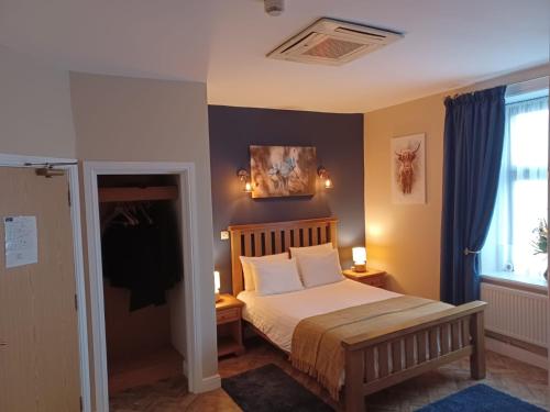 Un ou plusieurs lits dans un hébergement de l'établissement The Renishaw Rooms