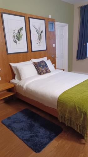 Un ou plusieurs lits dans un hébergement de l'établissement The Renishaw Rooms