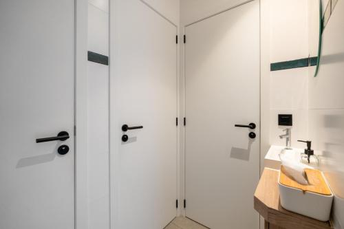 Ein Badezimmer in der Unterkunft Maison Arthur vakantiewoning met verwarmd zwembad