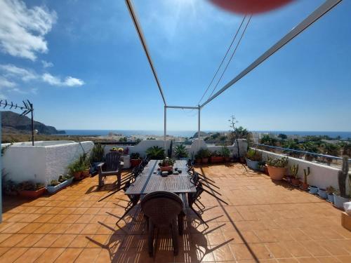 Isleta apartamento con terraza, vistas y WIFIにあるレストランまたは飲食店