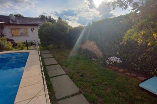 a view of a backyard with a pool and a house at Casa Alquiler Temporario in Tandil