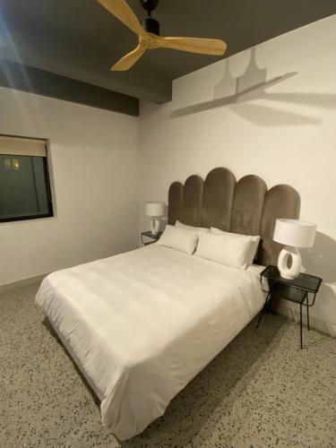 Кровать или кровати в номере Cape Town City Apartment