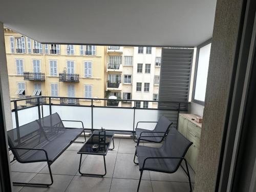 Superbe Appartement terrasse 2P à 5 min à pied du vieux Nice, du port et du Tram