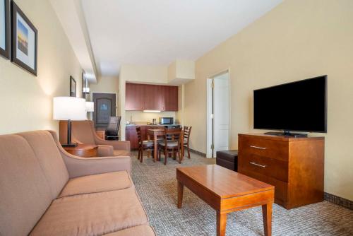 a living room with a couch and a flat screen tv at Comfort Inn & Suites Daphne Spanish Fort - Mobile East in Spanish Fort