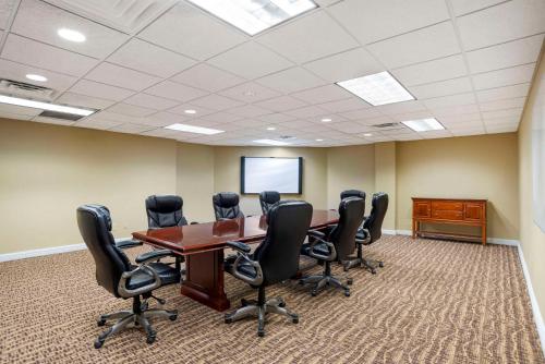 a conference room with a table and chairs at Comfort Inn & Suites Daphne Spanish Fort - Mobile East in Spanish Fort